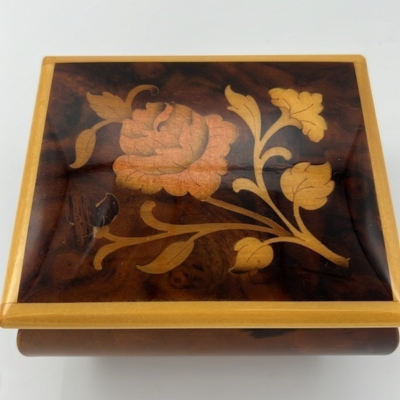 REUGE WOODEN MUSIC BOX INLAID FLORAL AND LEAVES MADE IN ITALY PLAYS “TOMORROW” - Picture 4 of 10